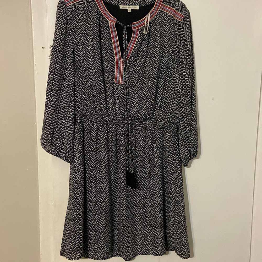 Daniel Rainn Dress Size Large